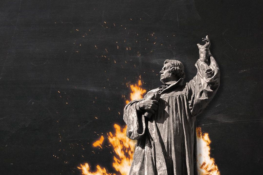 Luther_mit_Feuer_im_Hintergrund_1